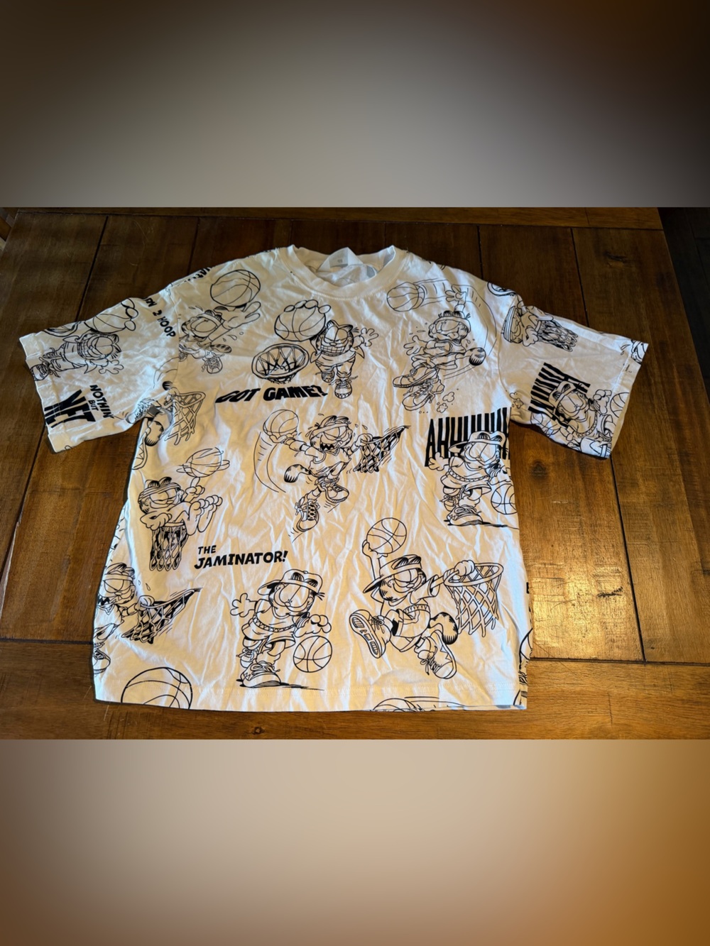 H&M White Tee with Black Basketball Character Garfield Print